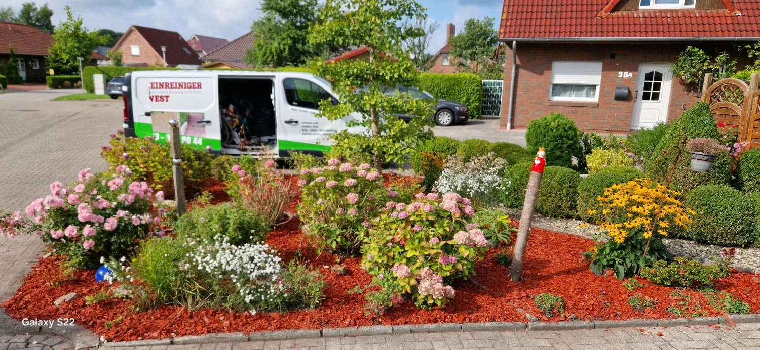 Hausmeisterservice NordWest - Garten- & Grünanlagenpflege - vor der Gartenpflege